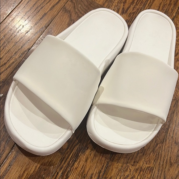ALL IN MOTION Women's White Slide Sandals 7 NWOT - Picture 1 of 6